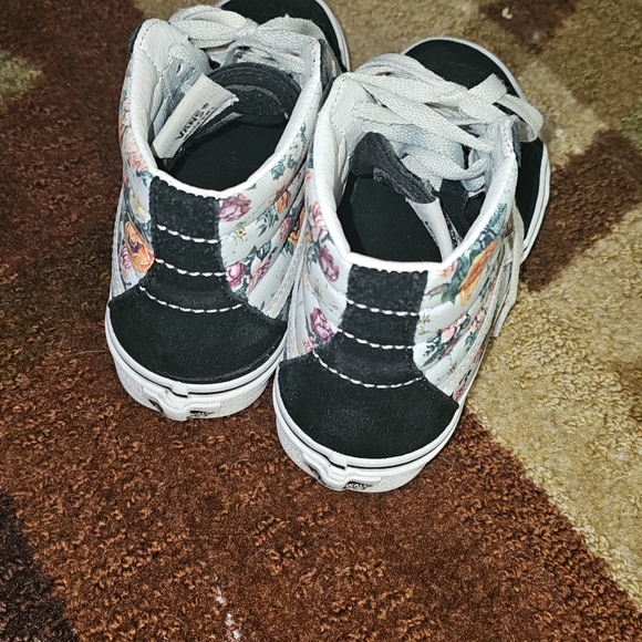 Shoes - Picture 11 of 11